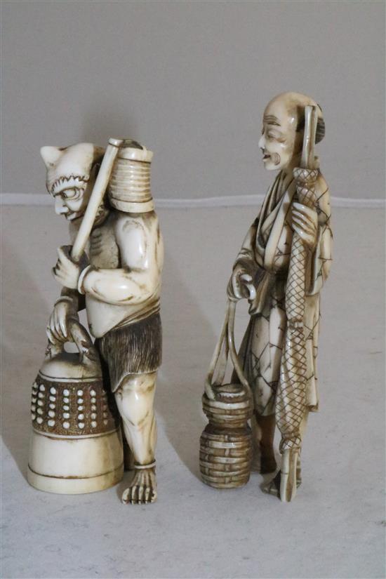 Two Japanese ivory figures, Meiji period, 10.3cm